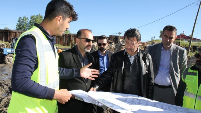 AK Parti Van Milletvekilli Türkmenoğlu, Eski Van Şehri'nde incelemelerde bulundu