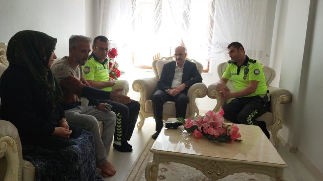 Bingöl'de polislerden trafik kazasında yaşamını yitiren gencin ailesine ziyaret