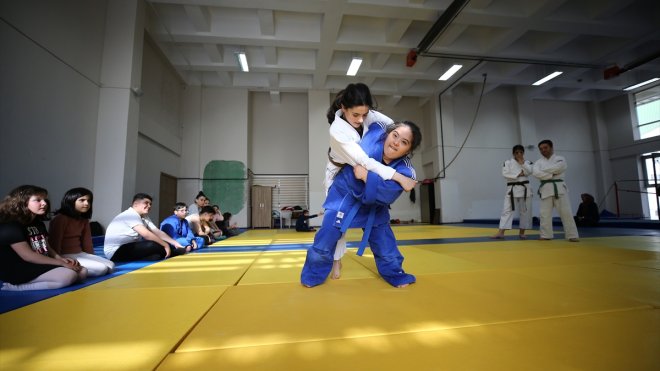 BİNGÖL - Down sendromlu judocu gençlerin başarısı akranlarını da spora yönlendirdi1