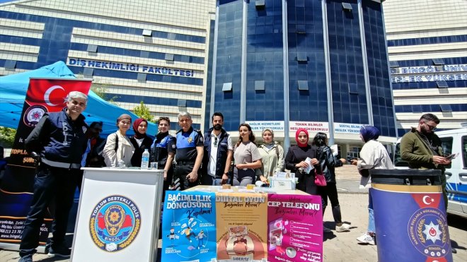 Bingöl polisi üniversite öğrencilerini bilgilendirdi