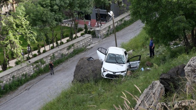 Bitlis'te 3 aracın karıştığı trafik kazasında 5 kişi yaralandı