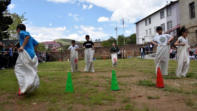 BİTLİS - Geleneksek Sokak Oyunları Şenliği düzenlendi1