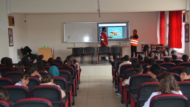 Tatvan'da hayvan sevgisi konulu seminer düzenlendi