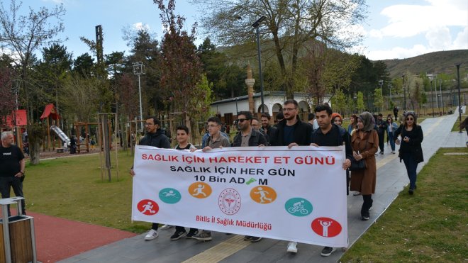 Tatvan'da 'Sağlık İçin Hareket Et Günü' yürüyüşü düzenlendi