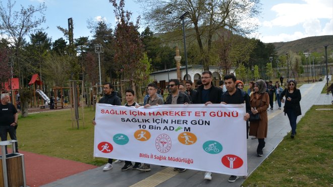 Tatvan'da "Sağlık İçin Hareket Et Günü" yürüyüşü düzenlendi