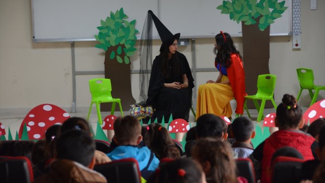 Bitlis'te anaokulu öğrencilerine yönelik tiyatro etkinliği düzenlendi