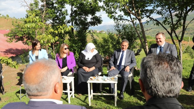 Bitlis Valisi Karaömeroğlu, gazi ve şehit ailelerini ziyaret etti1