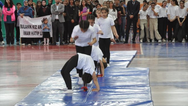 Bulanık'ta 19 Mayıs Atatürk'ü Anma Gençlik ve Spor Bayramı kutlandı