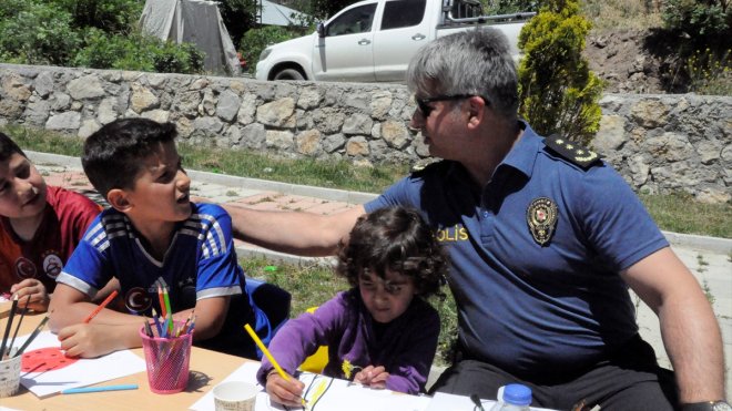 Çukurca'da anakolu öğrencilerinden yıl sonu sergisi