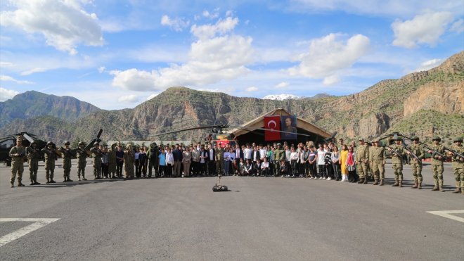 Çukurca'da öğrencilere milli imkanlarla geliştirilen savunma sanayi ürünleri tanıtıldı