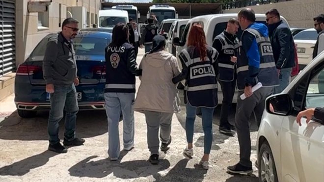 Elazığ'da toprağa gömülü cesedi bulunan genç kadının öldürülmesine ilişkin 4 zanlı adliyede