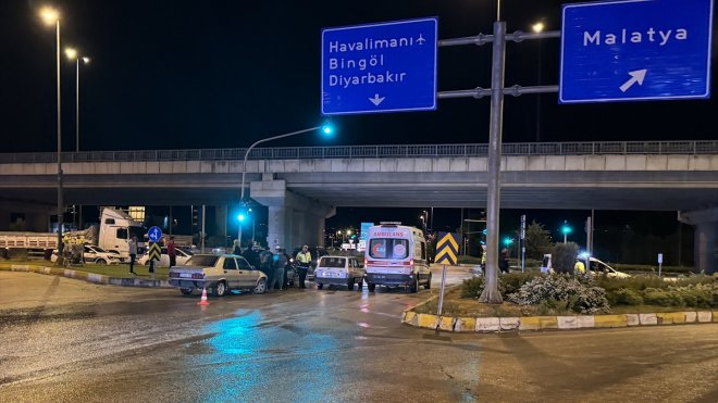 Elazığ'da zincirleme trafik kazasında 3 kişi yaralandı