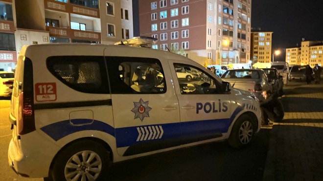 ERZURUM - Akrabalar arasında çıkan silahlı ve bıçaklı kavgada 4 kişi yaralandı1