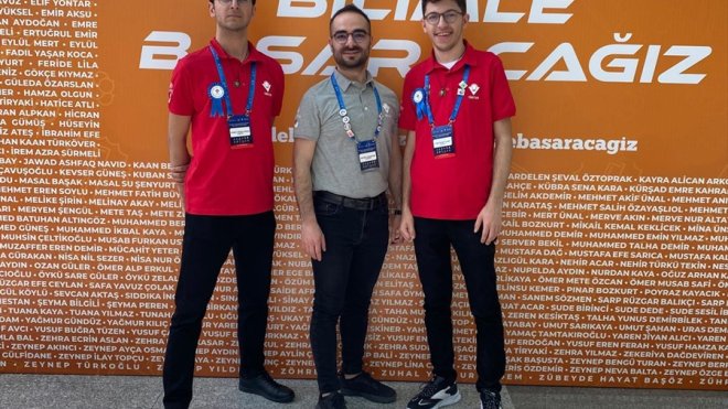 Erzurum'da lise öğrencileri "Trafik kazası tespit ve bildirim sistemi" projesi ile Türkiye ikincisi oldu