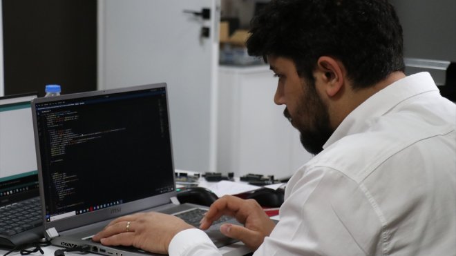 Erzurumlu genç mühendisler, katı atıkları otomatik ayrıştıran makine geliştirdi