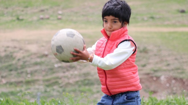 Köpeklerin saldırısında yaralanan 7 yaşındaki Ela 5 aydır psikolojik tedavi görüyor