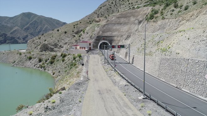 ERZURUM - Pirinkayalar Tüneli ile 2,5 yılda yaklaşık 150 milyon lira tasarruf sağlandı1