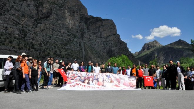 Çukurca'da doğa yürüyüşü etkinliği düzenlendi