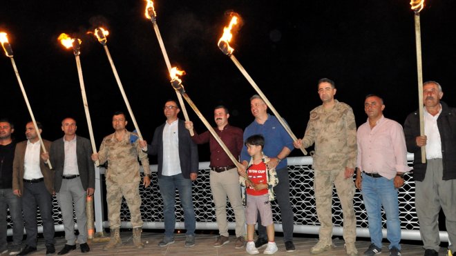 Çukurca'da meşaleli yürüyüş yapıldı