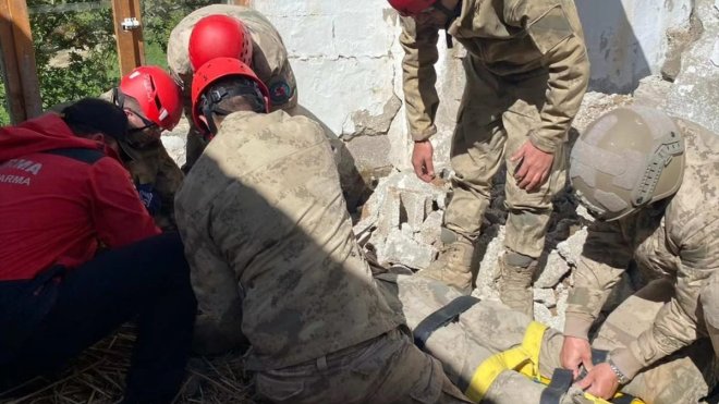 Hakkari'de 350 jandarma personeline arama kurtarma eğitimi verildi