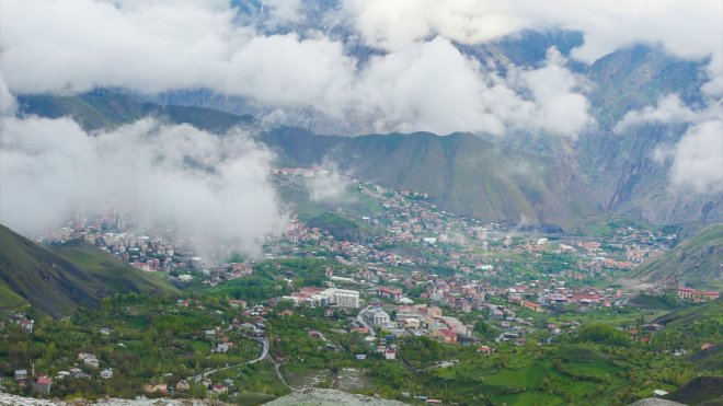 HAKKARİ - Kar ve sis etkili oldu1