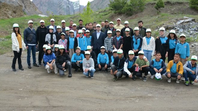 Hakkari Kent Ormanı'nda temizlik çalışması yapıldı