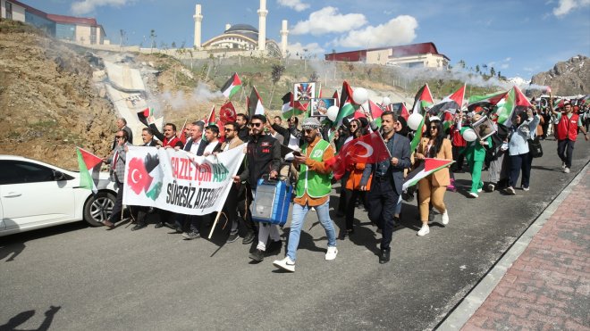 Hakkari'de üniversite öğrencileri İsrail'in saldırılarını protesto etti