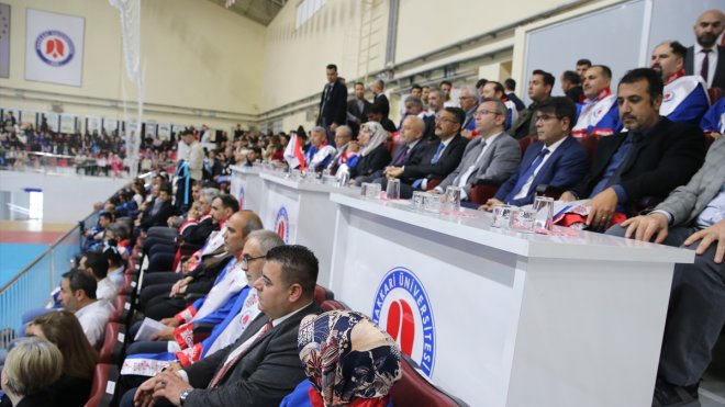 Hakkari Üniversitesinde mezuniyet töreni düzenlendi1