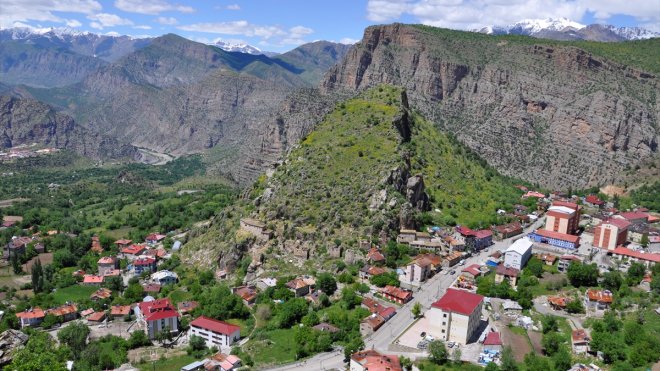 Vali Ali Çelik, Çukurca'daki Bayrak Tepe Seyir Terası'nı gezdi
