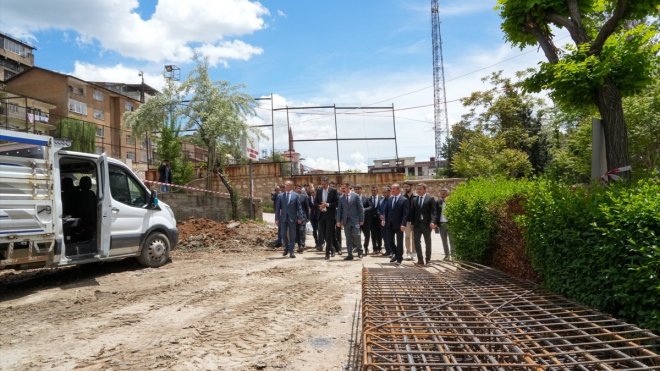 Hakkari Valisi Çelik, Şemdinli'de ziyaretlerde bulundu
