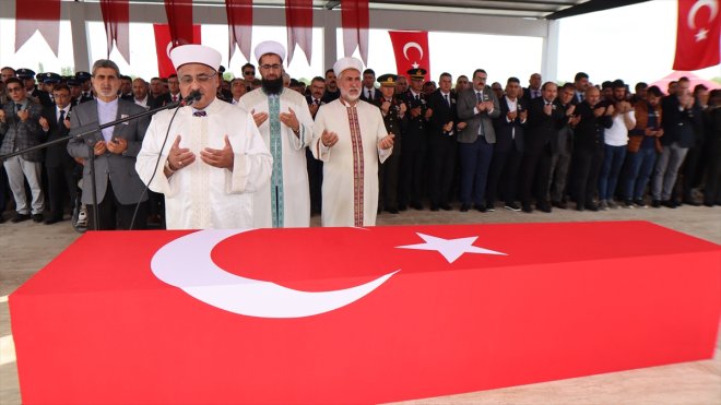 Şehit Piyade Sözleşmeli Er Vedat Zorba Iğdır'da son yolculuğuna uğurlandı