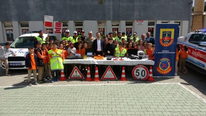 İspir'de çocuklara trafik eğitimi verildi
