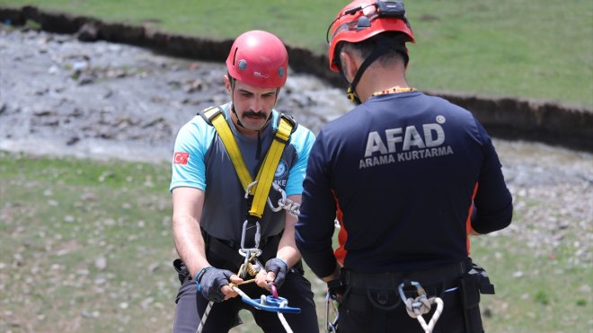 KARS - AFAD 100 bin arama kurtarma personeli hedefiyle Kars