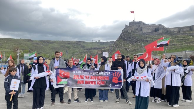 KARS - Doktorlar ve sağlık çalışanları, Filistin için sessiz yürüyüşlerini sürdürdü1