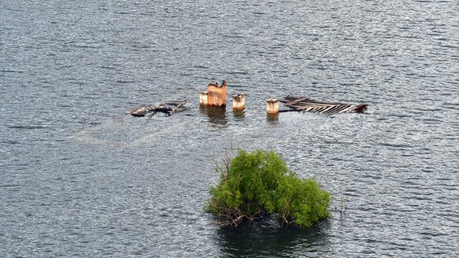 KARS - Karakurt köyündeki eski yerleşim yeri yağışlarla tekrar su altında kaldı1