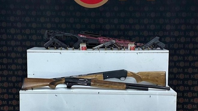 Kars'ta ruhsatsız silah operasyonunda 2 şüpheli yakalandı