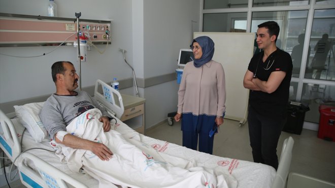 MALATYA - Sağlıkçı iki anne doktor çocuklarıyla aynı hastanede görev yapıyor1