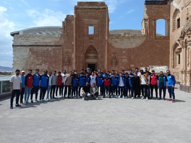 Misafir sporcu öğrenciler, İshak Paşa Sarayı