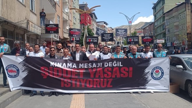 Van ve çevre illerde eğitim sendikaları İstanbul'da okul müdürünün öldürülmesini protesto etti