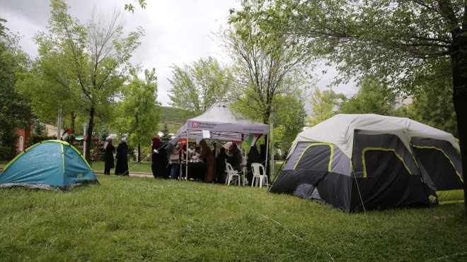 Muş'ta üniversite öğrencileri "Gazze Dayanışma Çadırı" kurdu