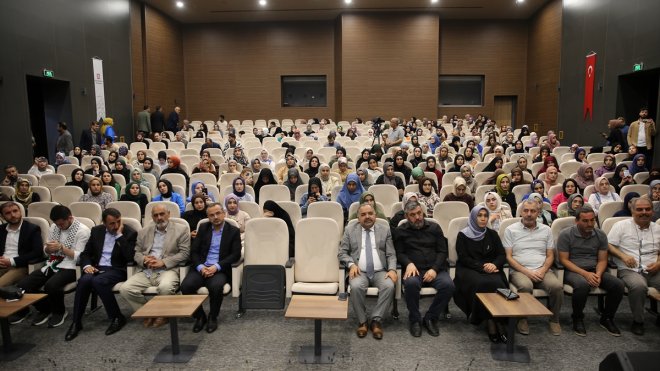 Muş'ta üniversite öğrencileri, Gazze için şiirler okudu