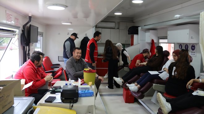 Narman'da öğrenciler Kızılay'a kan bağışında bulundu