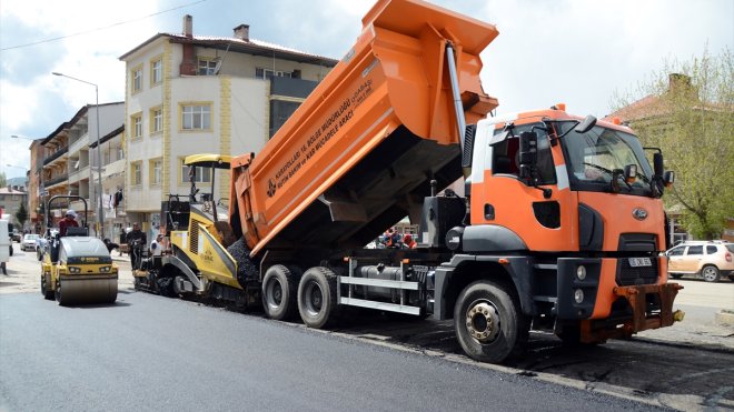 Sarıkamış'ta kışın bozulan yollar yeniden asfaltlanıyor