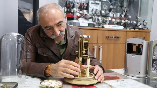 Tepsi minarenin saati Erzurumlulara 143 yıldır zamanı gösteriyor