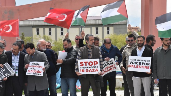 Van'da akademisyenler ve öğrenciler Filistin'e destek açıklaması yaptı