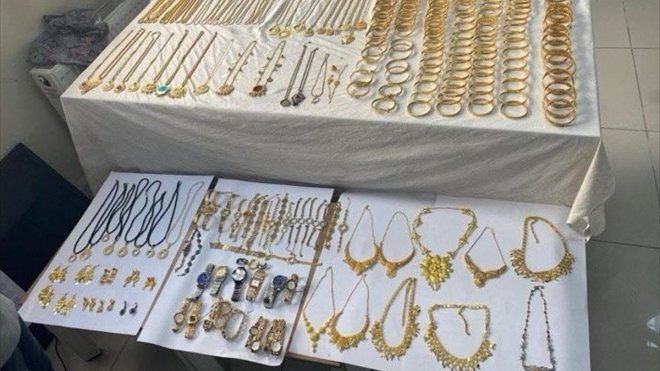 Van'da duvarını delerek girdikleri kuyumcu dükkanını soyan şüpheliler yakalandı