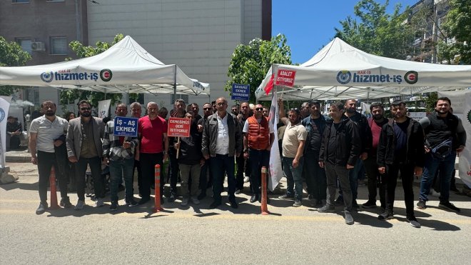 Van'da işten çıkarılan belediye çalışanları eylemlerini sürdürüyor