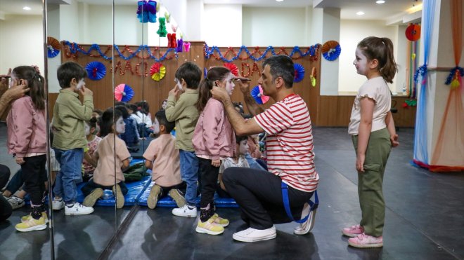 Van'daki şenlikle 21 yılda binlerce çocuk ve genç tiyatroyla buluştu