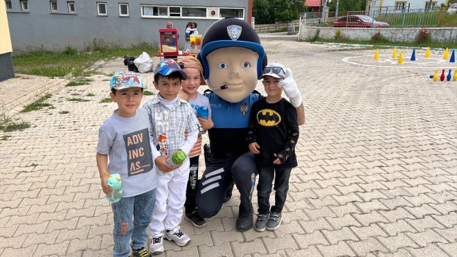 Van Emniyet Müdürlüğünden minik öğrencilere yönelik etkinlik