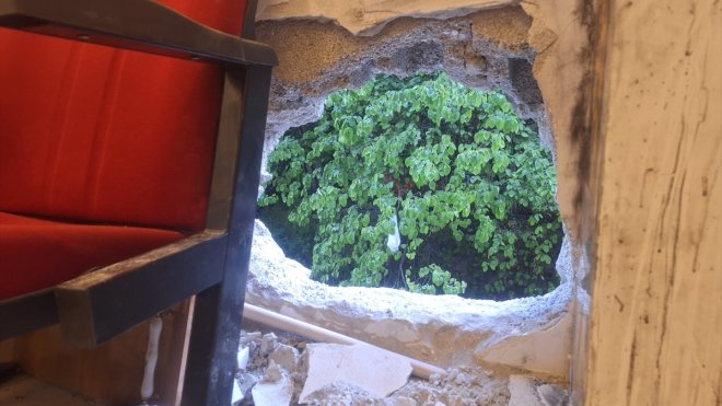 Van'da hırsızlar duvarını delerek girdikleri kuyumcu dükkanını soydu